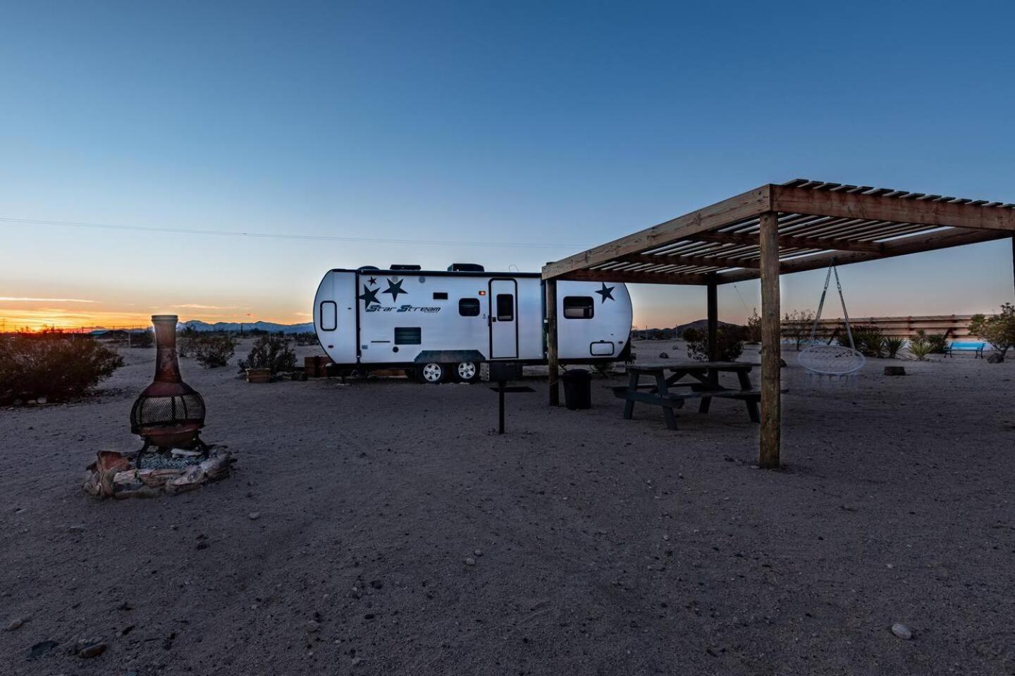 Jt Village Campground - Star Stream Joshua Tree Extérieur photo