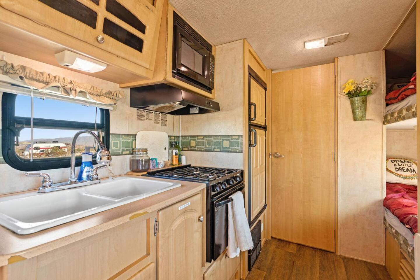 Jt Village Campground - Star Stream Joshua Tree Extérieur photo